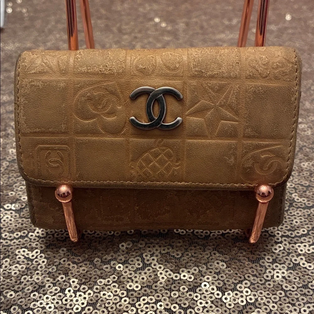CHANEL Tan Suede Mini Wallet Stars & Hearts VINTAGE Key Holder - Picture 1 of 9